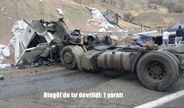 Bingöl’de tır devrildi: 1 yaralı