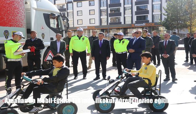 Ardahan'da Mobil Eğitim TIR'ında ilkokul öğrencilerine eğitim