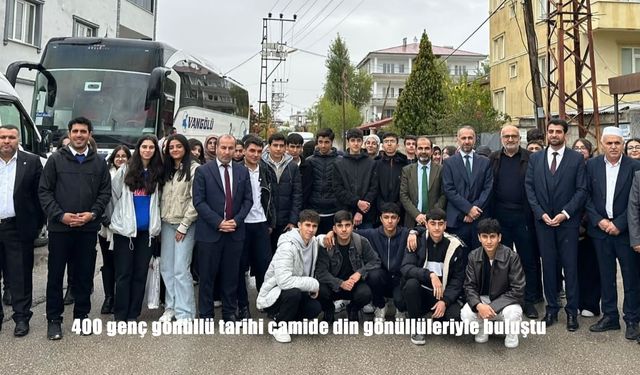 400 genç gönüllü tarihi camide din gönüllüleriyle buluştu