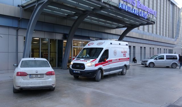 Tabancayla deneme atışı yaparken kazara kendini vurdu