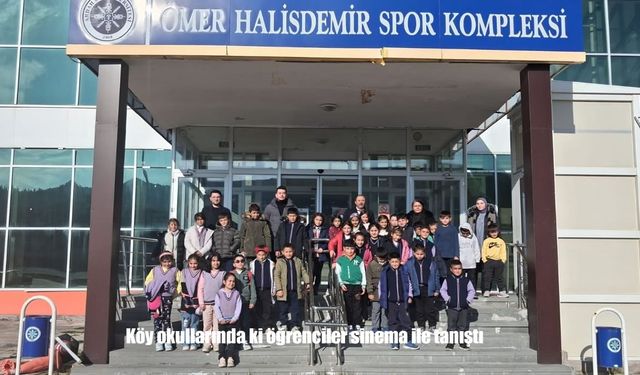 Köy okullarında ki öğrenciler sinema ile tanıştı
