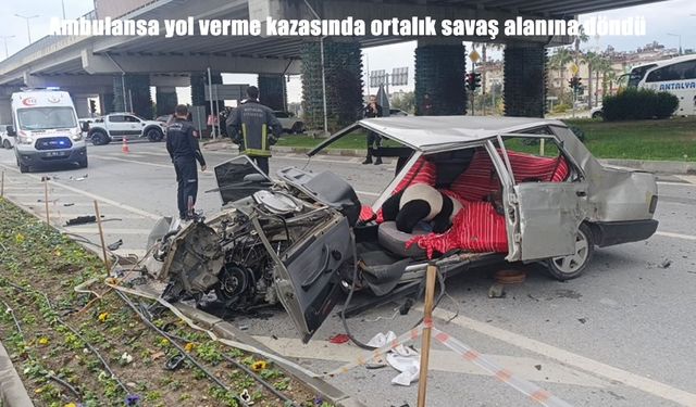 Ambulansa yol vermek isteyen Tofaş hurdaya döndü: Çok sayıda yaralı