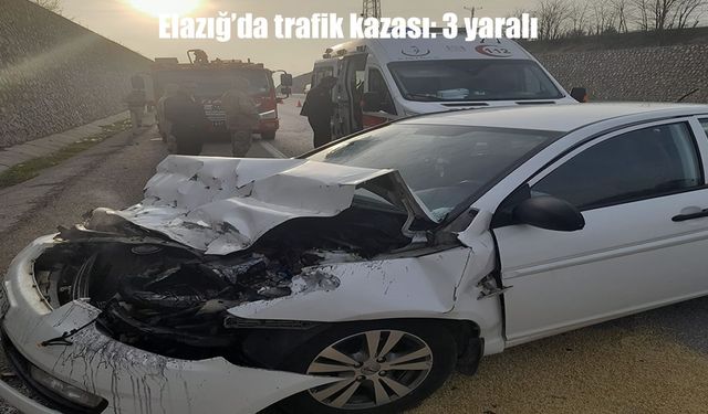 Elazığ’da otomobil ile traktör çarpıştı: 3 yaralı