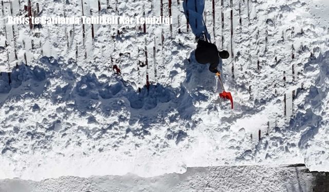 Bitlis’te Çatılarda Tehlikeli Kar Temizliği
