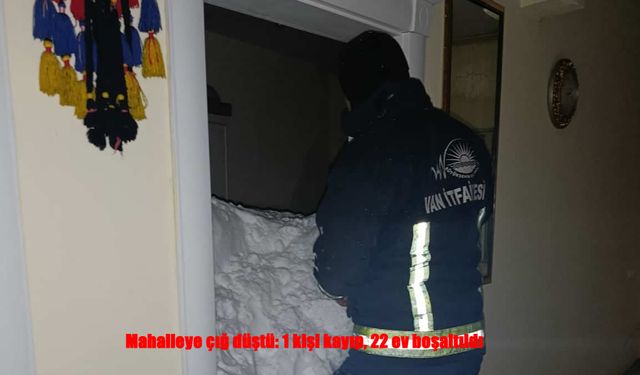 Mahalleye Çığ Düştü: 1 Kişi Kayıp, 22 Ev Tahliye Edildi