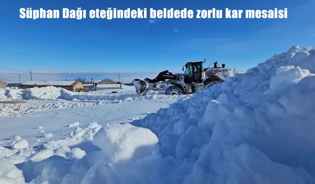 Süphan Dağı eteğindeki beldede zorlu kar mesaisi