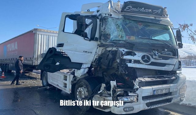 Bitlis’te korkutan kaza: İki tır çarpıştı