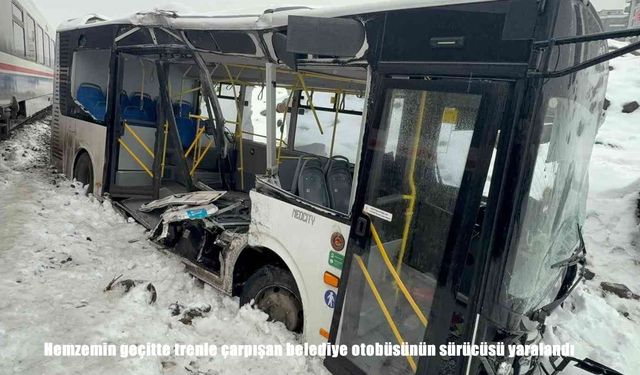 Diyarbakır’da trenle belediye otobüsü çarpıştı: 1 yaralı