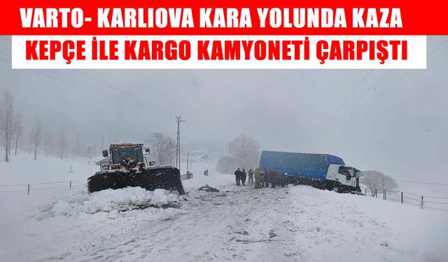 Varto-Karlıova yolunda iş makinası ve kargo aracı çarpıştı: 2 yaralı