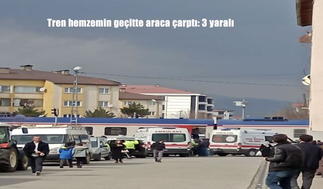 Tren hemzemin geçitte araca çarptı: 3 yaralı