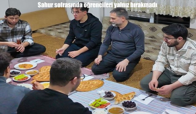Yakutiye Belediye Başkanı Uçar sahurda öğrencilerle aynı sofrada
