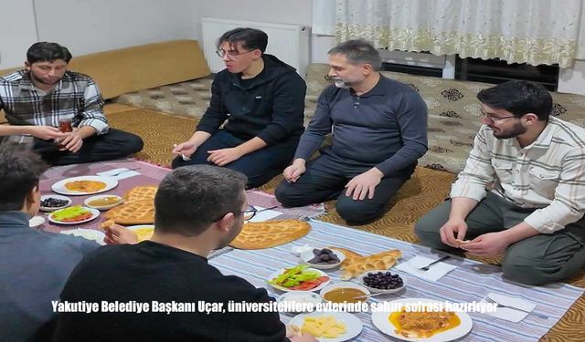 Mahmut Uçar’dan Üniversitelilere Sahur Sürprizi