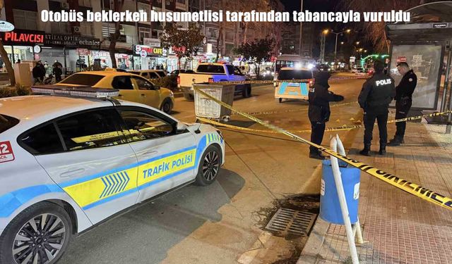 Adana’da durakta silahlı saldırı: 25 yaşındaki genç ağır yaralandı