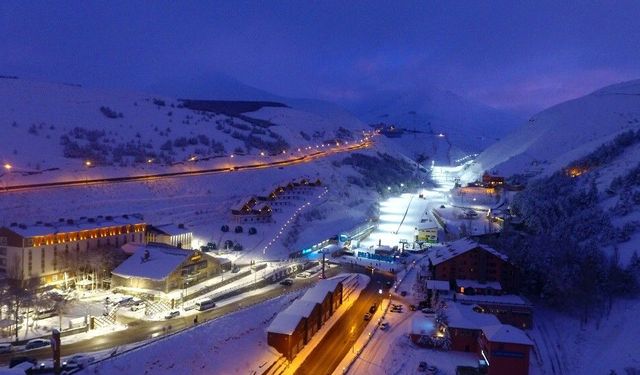 Palandöken Kayak Merkezi’nde Sezon 15 Nisan’a Kadar Uzatıldı