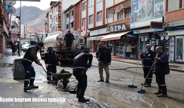 Oltu’da bayram hazırlığı: İlçe genelinde temizlik başlatıldı