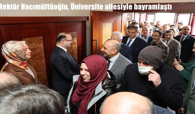 Atatürk Üniversitesi’nde bayram coşkusu: Rektör üniversite mensuplarıyla bir araya geldi