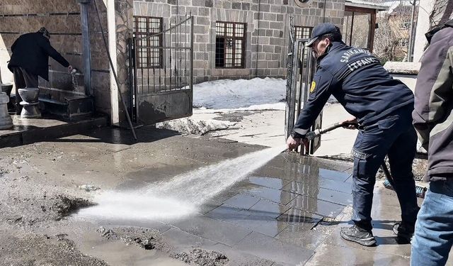 Sarıkamış’ta Bahar Temizliği Başladı: İlçe Genelinde Yoğun Çalışma