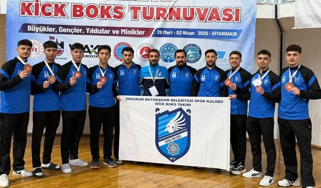 EBB Sporcuları Türkiye Kick Boks Turnuvasından Madalyalarla Döndü