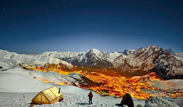 Hakkari Merga Bütan Yaylasında Nisan Gecesi Doğa Severleri Büyüledi