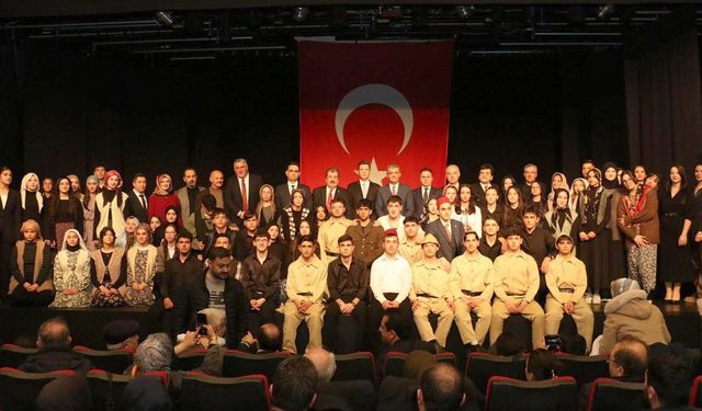 Erzurum’da “Çanakkale Destanı Oratoryosu” Sahnelendi: Tartışmalar Gündemde