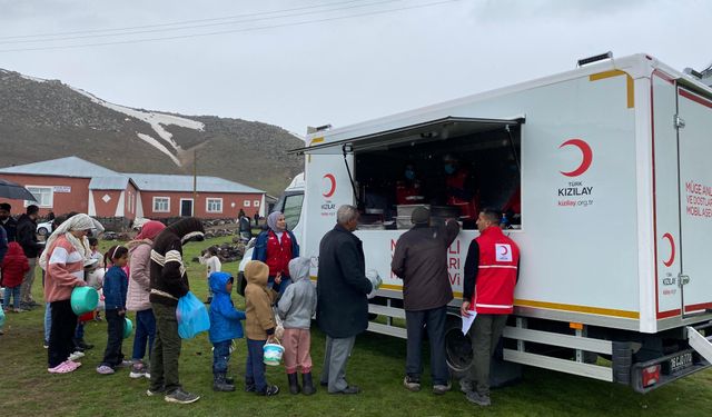 Ağrı’da deprem sonrası Kızılay sahada