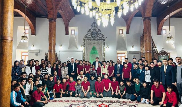 Kemah’ta Değerler Eğitimi Programı Camide Düzenlendi