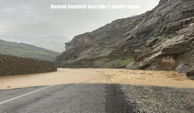 Hakkari’de sağanak ulaşımı vurdu: Derecik-Şemdinli yolu 2 gündür kapalı
