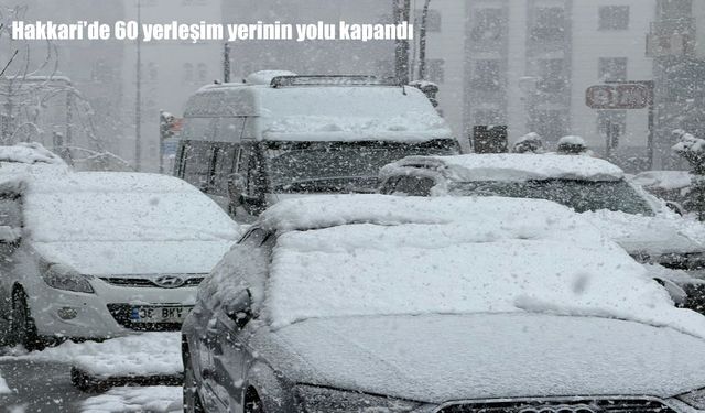 Hakkari’de kar yağışı ulaşımı vurdu: 60 yerleşim yerinin yolu kapandı