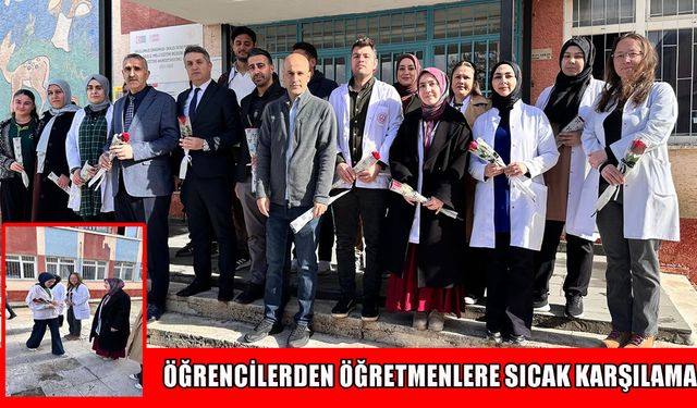 Muş’ta öğrenciler öğretmenlerini güllerle karşıladı