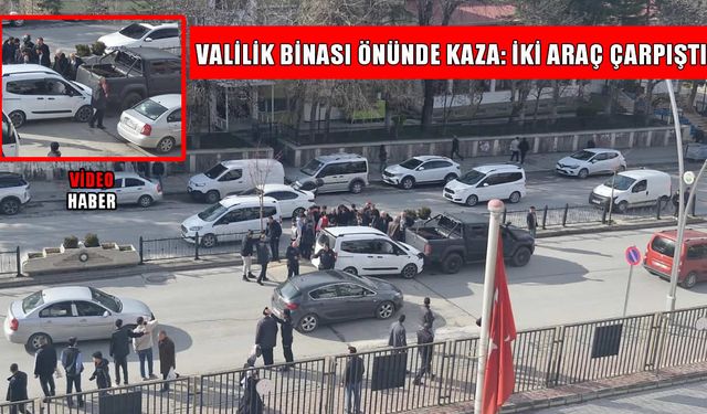 Muş Valiliği önünde maddi hasarlı kaza