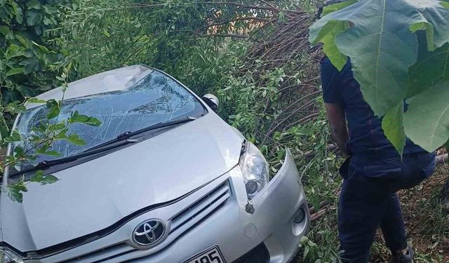 Mardin’de kontrolden çıkan otomobil şarampole devrildi: 2 yaralı