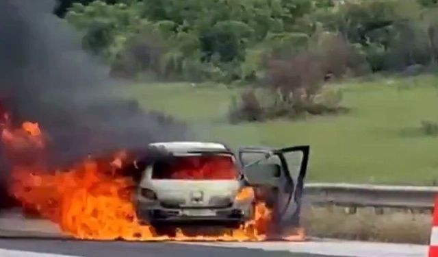 TAG Otoyolu’nda seyir halindeki otomobil alev aldı