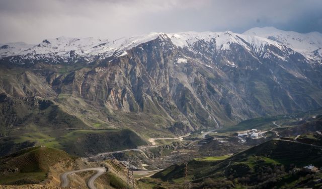 Hakkari yolundaki heyelan riskine karşı 'mühendislik' uyarısı