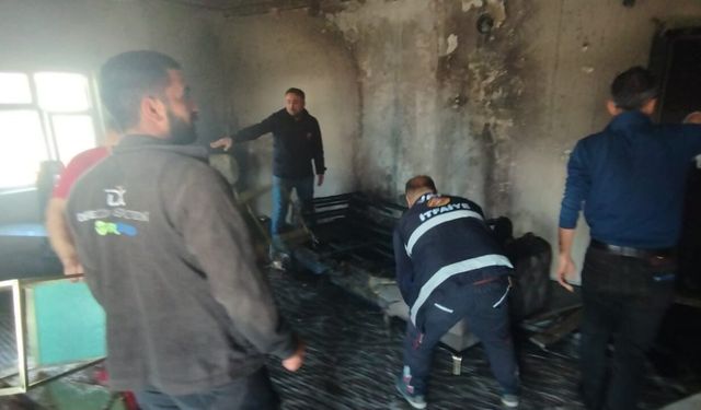 Başkale'de ev yangını
