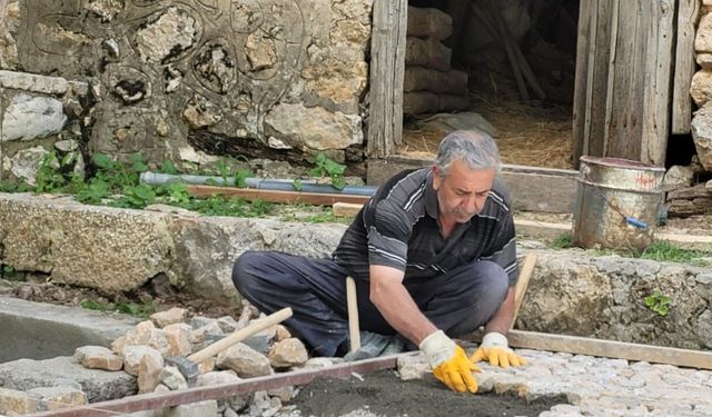 Kemaliye’de taş ustalığının yaşayan örneği