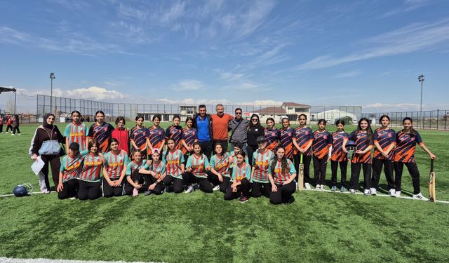 Fevzi Geyik Ortaokulu 8 branşta bölge finallerine yükseldi