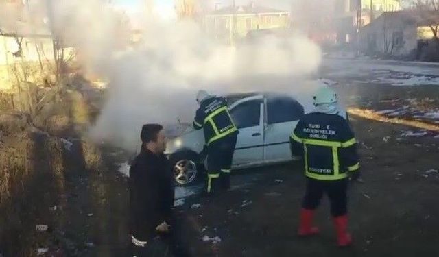Kars’ta Park Halindeki Tüplü Araçta Yangın Paniği