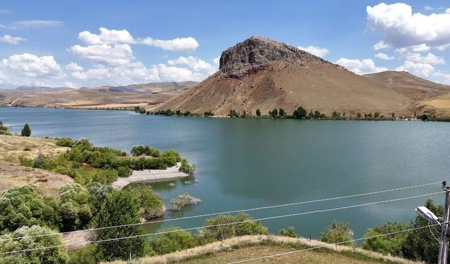 Tercan Barajı’nda Doluluk Yüzde 100’e Ulaştı: Savaktan Su Akışı Başladı