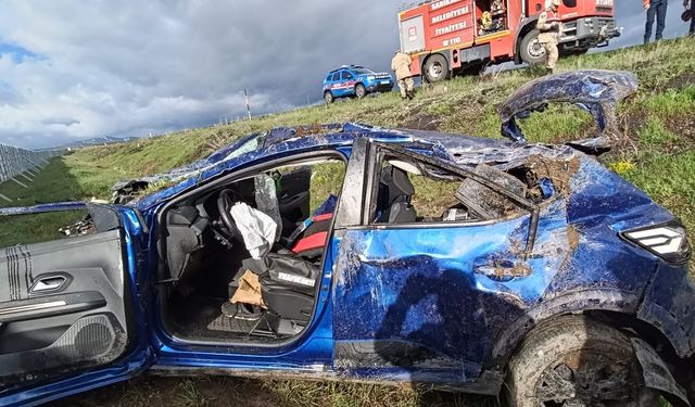 3 kardeşin bulunduğu otomobil şarampole yuvarlandı, 1 kişi öldü