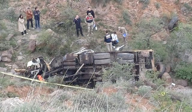 Kars’ta vinç dereye uçtu: 1 ölü