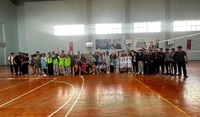 Genç Sporcular Patnos’ta 19 Mayıs İçin Koştu