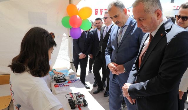 Ağrı'da "Bilim Dolu Günler Bilim Şenliği" başladı