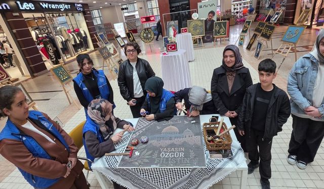 Tatvan'da anlamlı sergi: Filistin için her çivi bir umut olacak