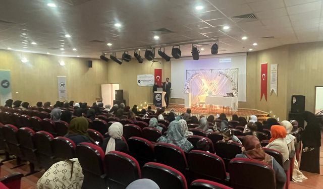 Van YYÜ kampüsünde bir ilk: Hafızlık taç takma heyecanı