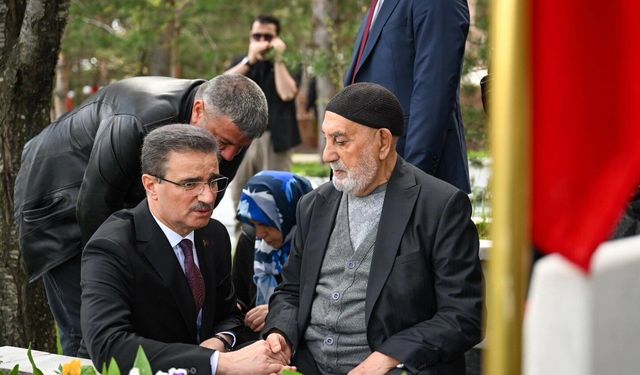 Arefe günü Erzurum’da şehitlik ziyareti gerçekleştirildi