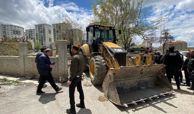 Erzurum’da Çifte Kardeşler Türbesi’nde Yıkım Tartışması
