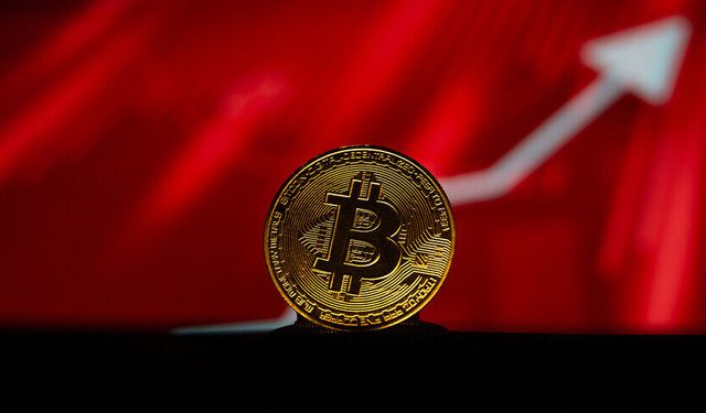 Bitcoin jeopolitik gerilimlerin etkisiyle 74 bin doların altına düştü