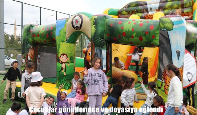 Erzurum’da çocuklar şişme oyun parkında doyasıya eğlendi
