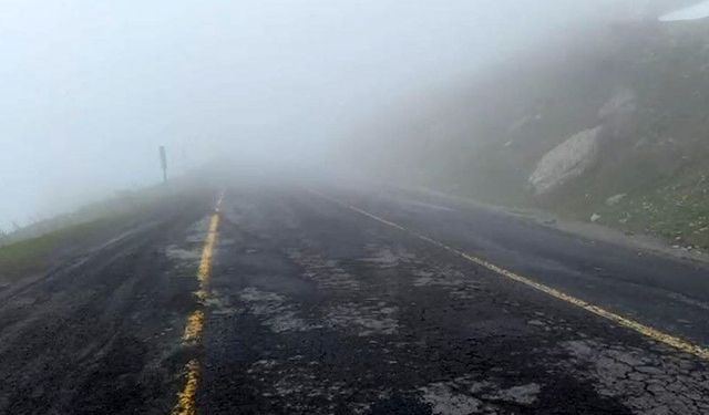 Sahara Geçidi'nde Sis Alarmı: Görüş Mesafesi 20 Metreye Kadar Düştü