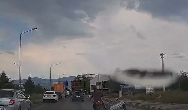 Elazığ’da Trafikte Tehlikeli Motosiklet Yolculuğu Kamerada